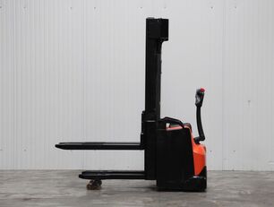 BT SWE160L pallet stacker
