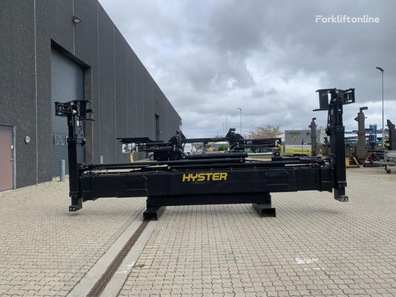 Hyster chassis for container handler